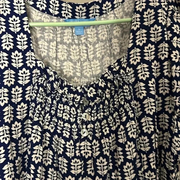 Draper James Women’s Flutter Sleeve Smocked Top - Picture 6 of 9